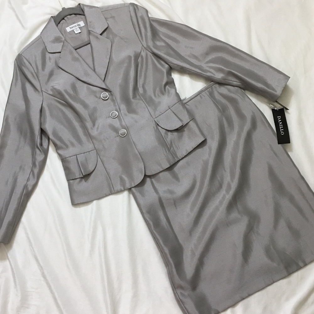 NWT Danillo 2-Piece Skirt Suit & Blazer